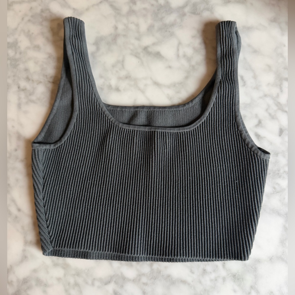 Aritzia Babaton Ribbed Square Neck Crop Tank Charcoal Medium Normcore Scandi - Picture 2 of 6